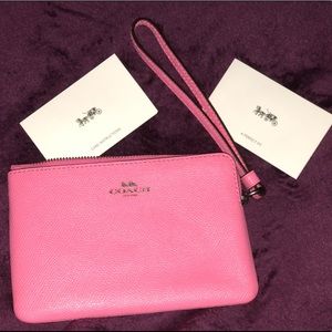 🆕COACH Perfect Fit Wristlet✨ in a Stunning Pink